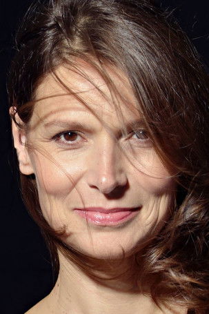 Stefanie Schmid as Bea