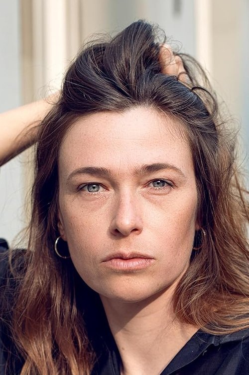 Annelore Crollet as Yvette Metdepenningen