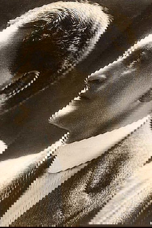 Thomas Holding as Carl Phillips