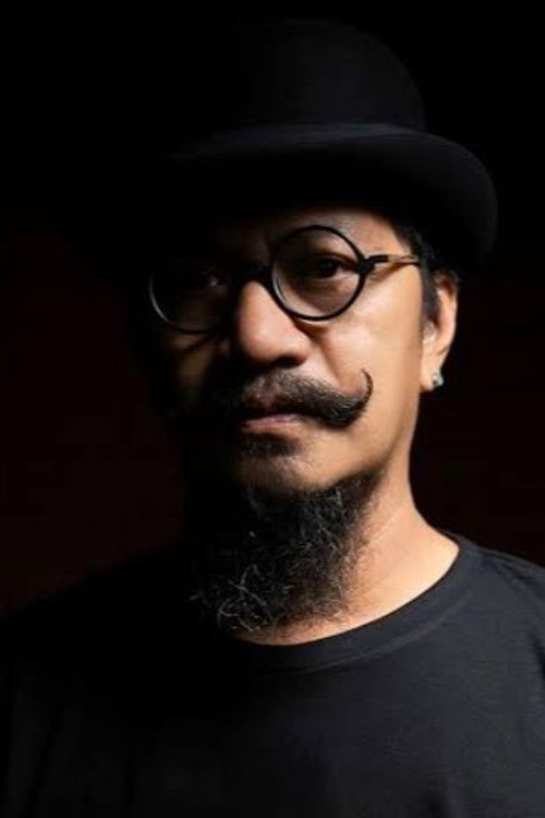 Rom Factolerin as Fr. Mejor