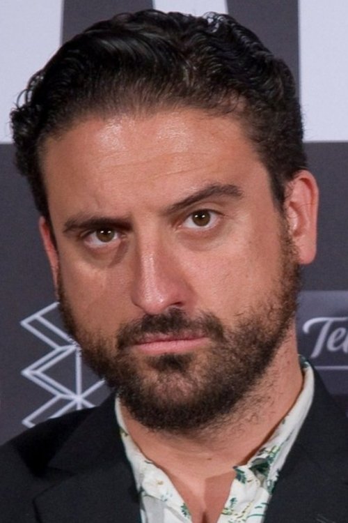 Eugenio Mira as Ángel 'Profeta'