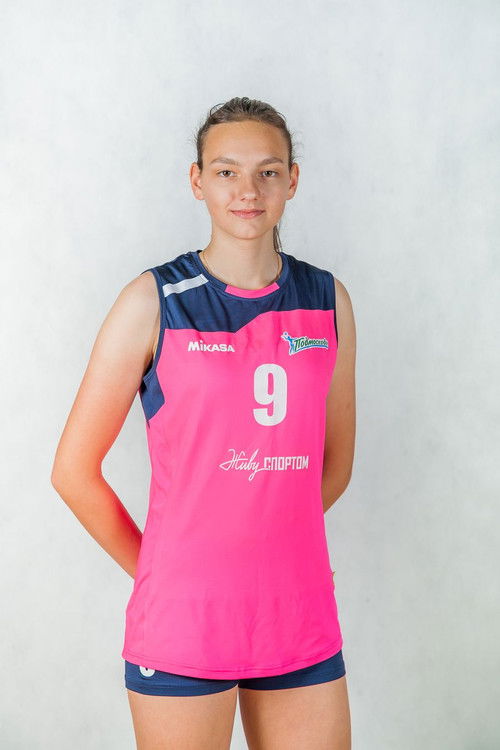 Inna Kruk as Volleyball player