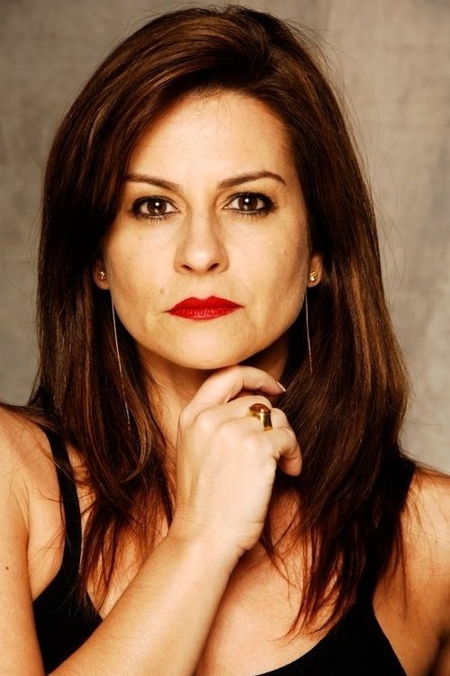 Naura Schneider as Joana