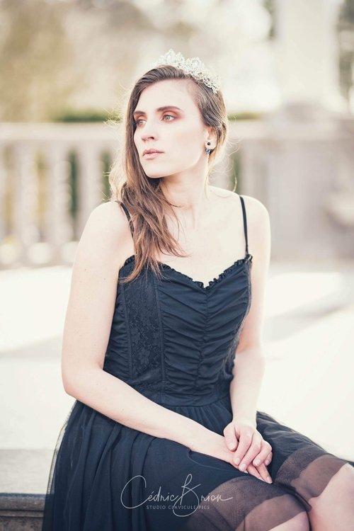 Felicia Talluto as Rescapée