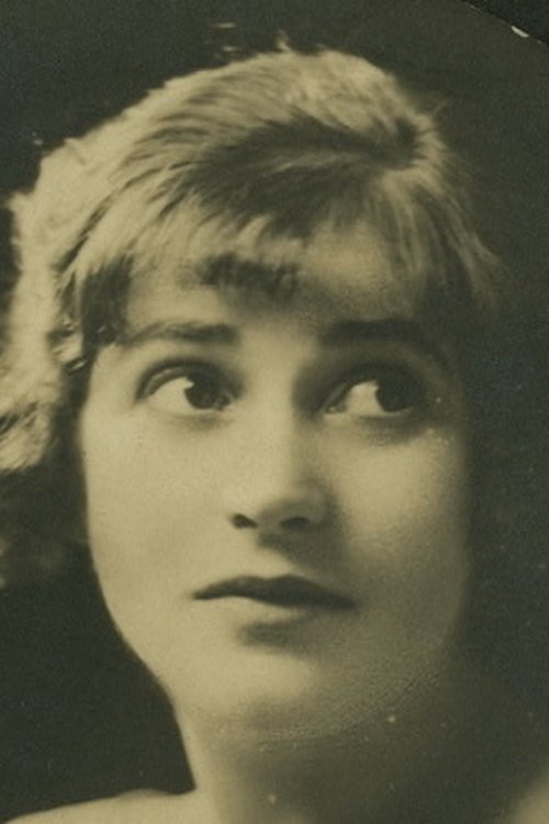 Hilda Bayley as Cousin Maud