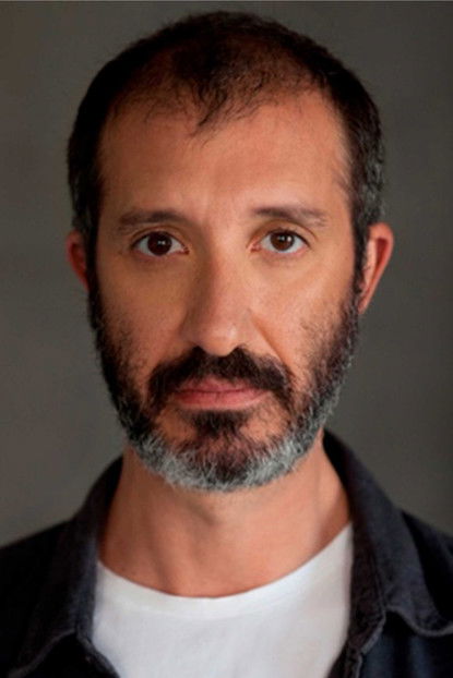 Dinis Gomes as Mefistófeles