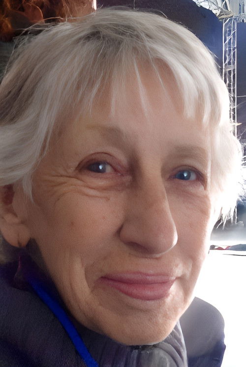 Lety Gómez as Doña Pina