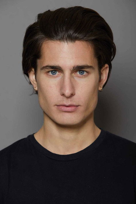 Guido Messina as Alex Gutiérrez