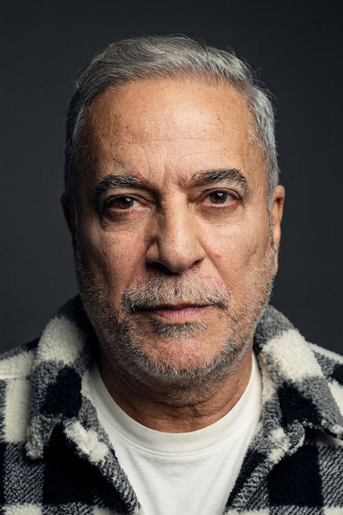 Mehmet Ali Erbil as Tv Sunucusu