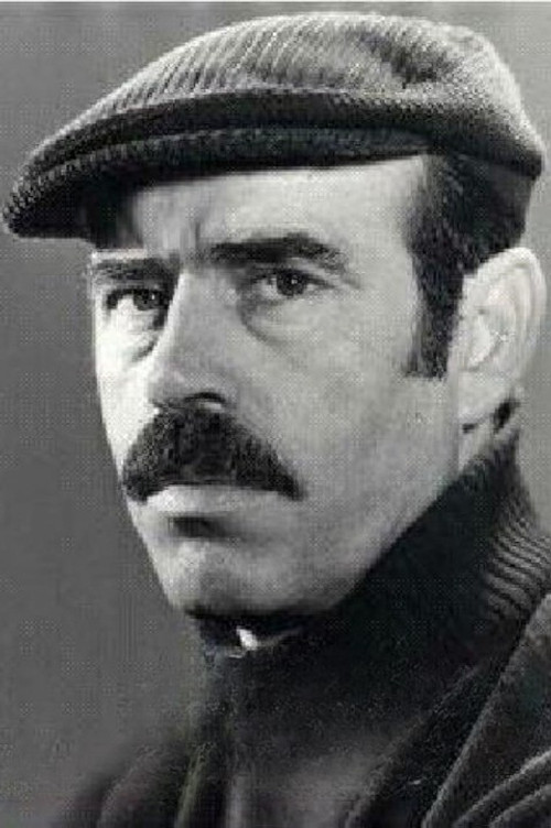 Rafael Hernández as Agente de seguros