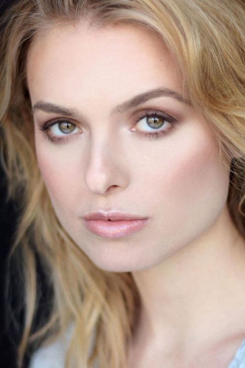 Sophia Johnson as Lauren Strong