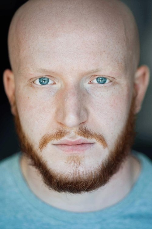 Maxime Valvini as Steve Chappuis