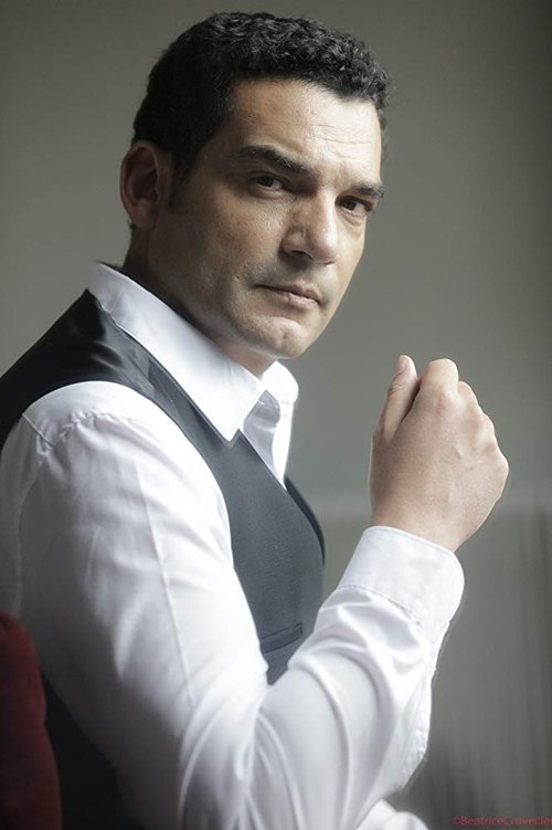 Julien Masdoua as Mateo Casal