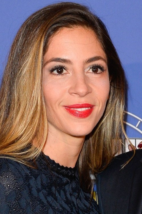 Yaël Boon as Angry Customer at Post Office