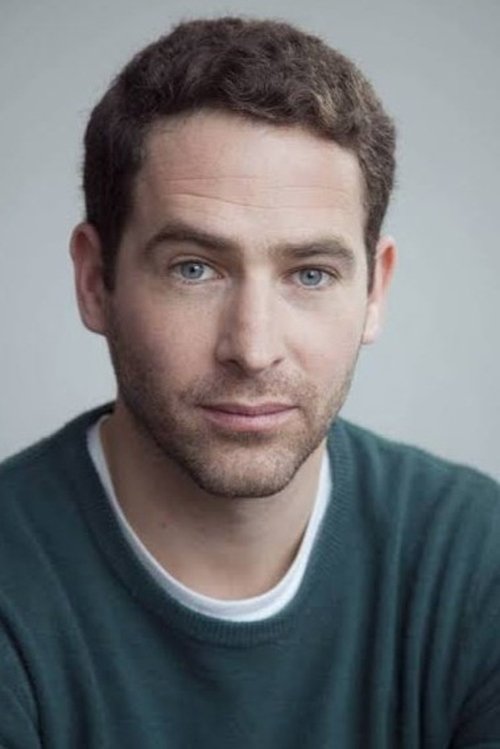 Adam Quintero as Policía Cámaras