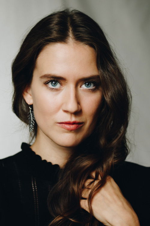 Maria Teresa Kalmet as Lola