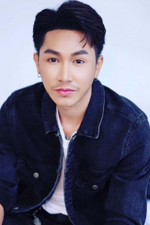 Tree Chainarong as Monchai