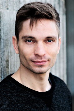 Lukas Steltner as Markus