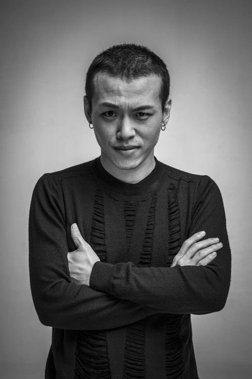 Na Jiazuo as Narrator