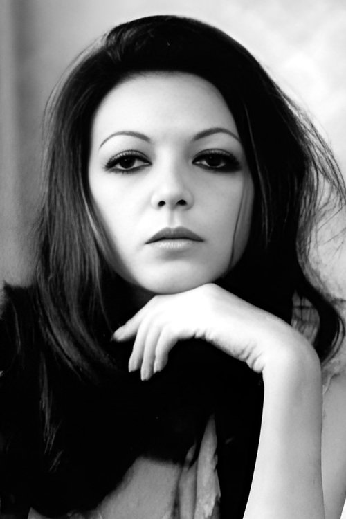 Bedy Moratti as Amelia