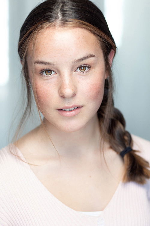 Hannah Saxby as Sasha