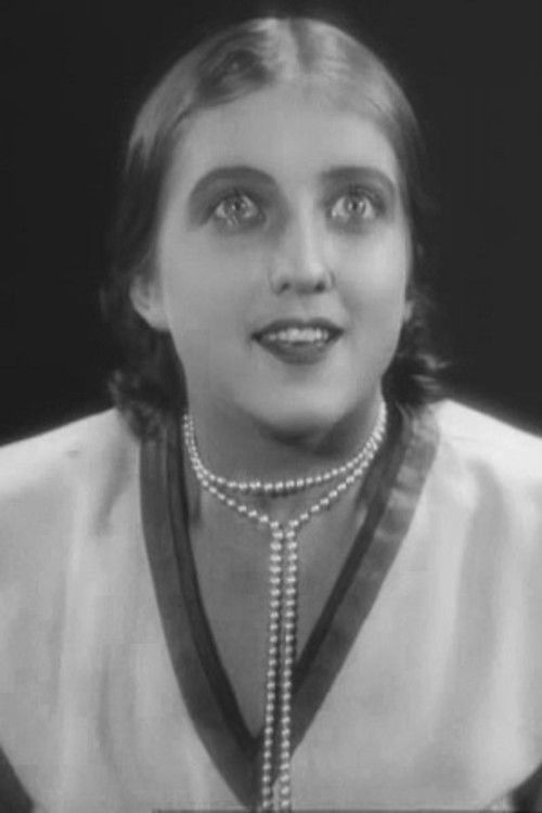 Anel Sudakevich as Commandant's blonde daughter