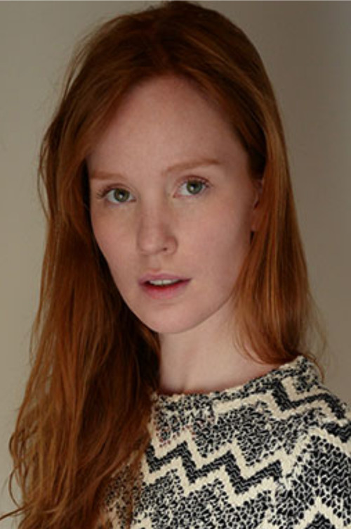 Elizabeth Kinnear as Girl by the roadside