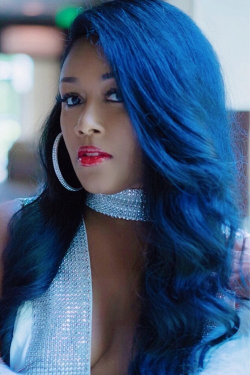 Alyze Elyse as Tracy