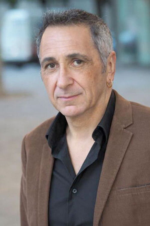 Marc Léonian as Le barman hotel