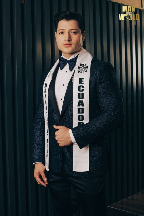 Sebastian Mora as Matt