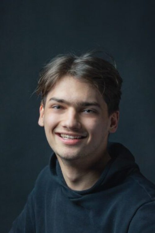 Marcell Kirády as Csabi