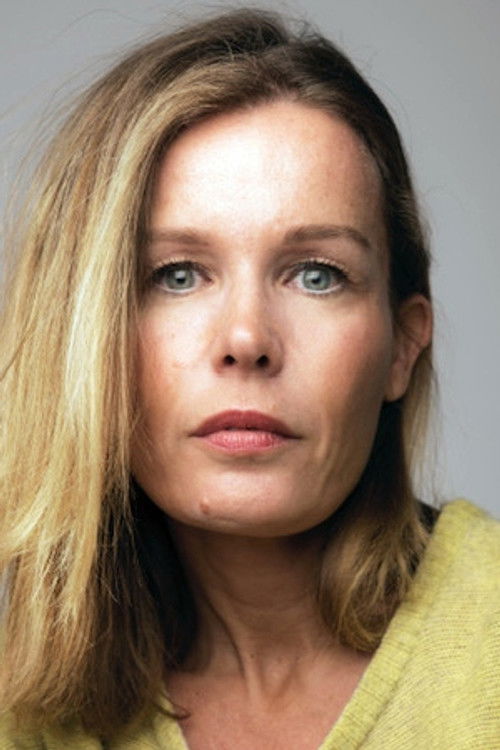 Claire Nader as Catherine