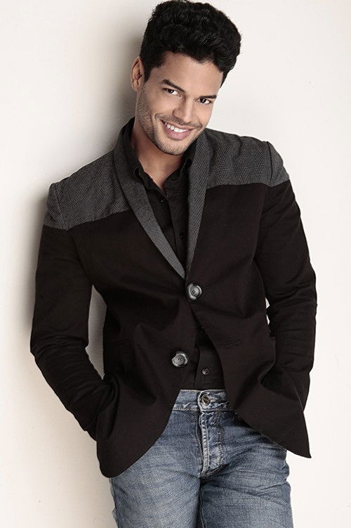 Khris Cifuentes as Watusi Herrera