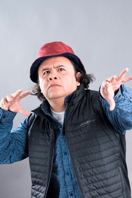 Roberto Andrade as Félix