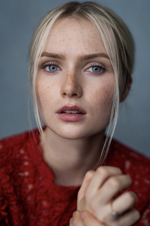 Sylvie Varcoe as Elli Kluge