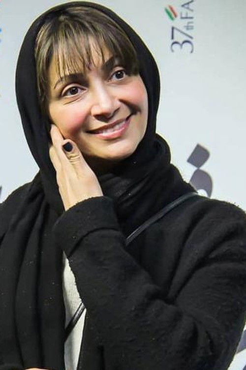 Niloufar Khosh Kholgh as Auntie Soukeh