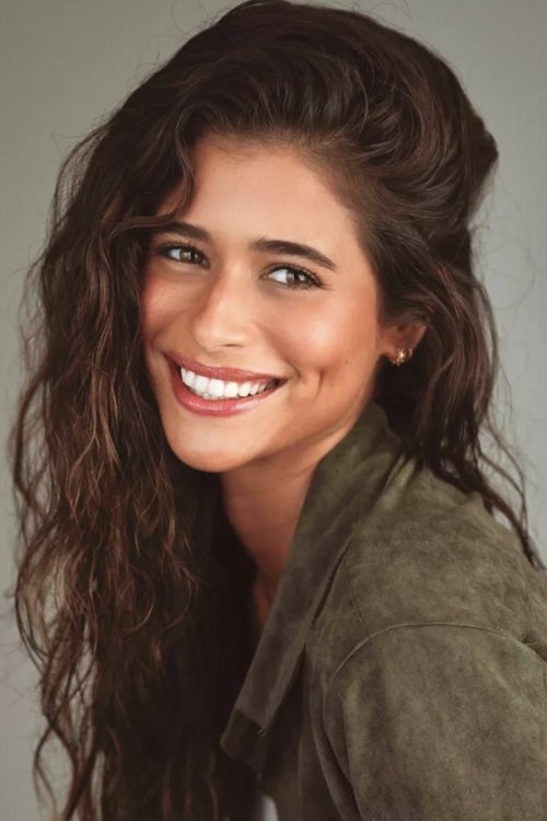 Isadora Cruz as Vlogster