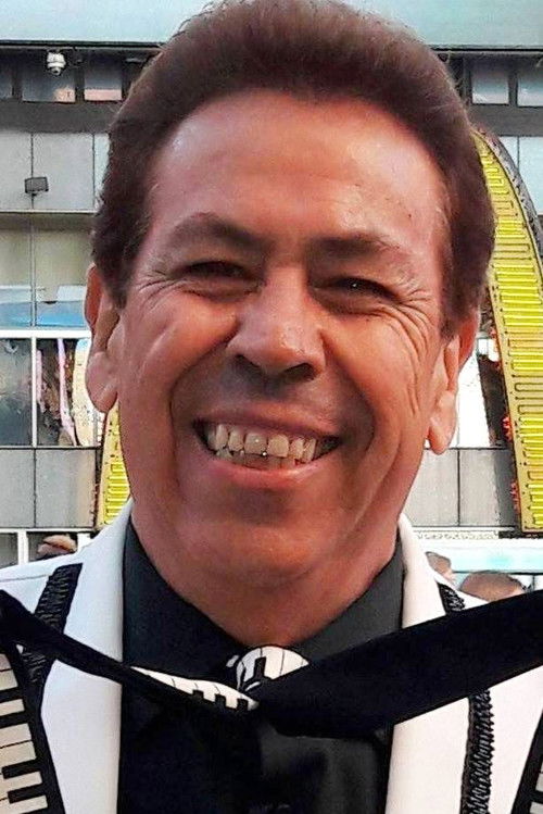 Alex del Castillo as Pascual (segment: Me la dejaste brava)