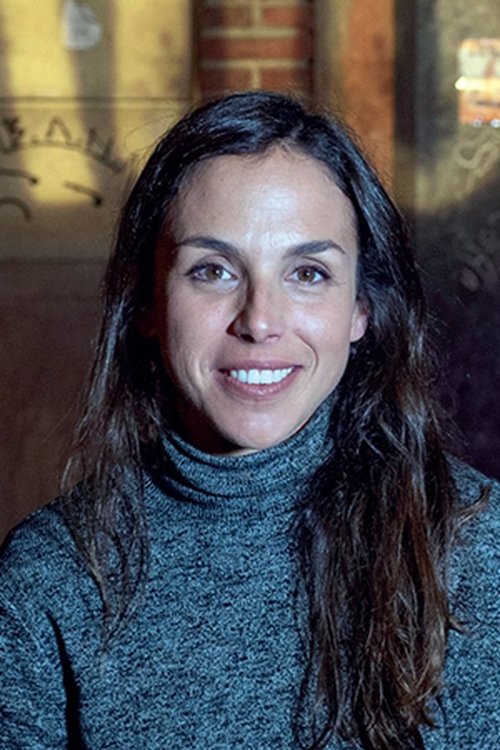 Paula Vives as Núria