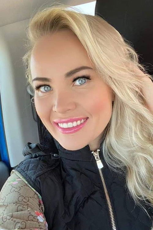 Viteliya Vita as Sarah Penny