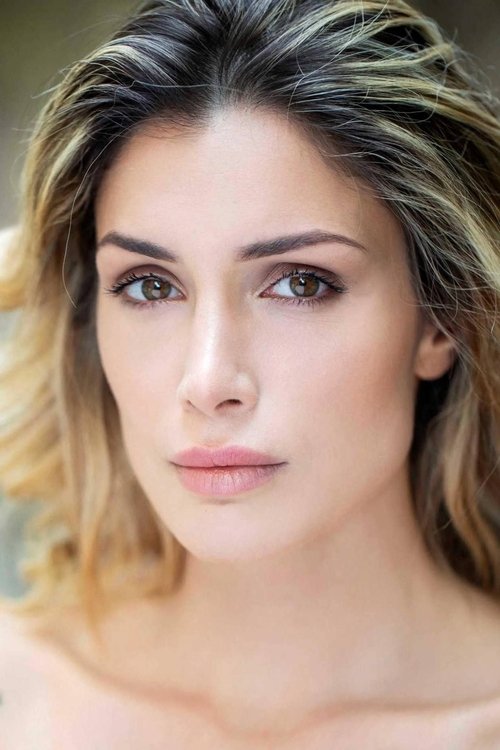 Mariana Falace as Annie