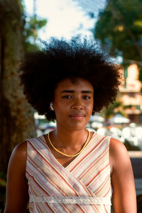 Júlia Favacho as Rosa Jovem