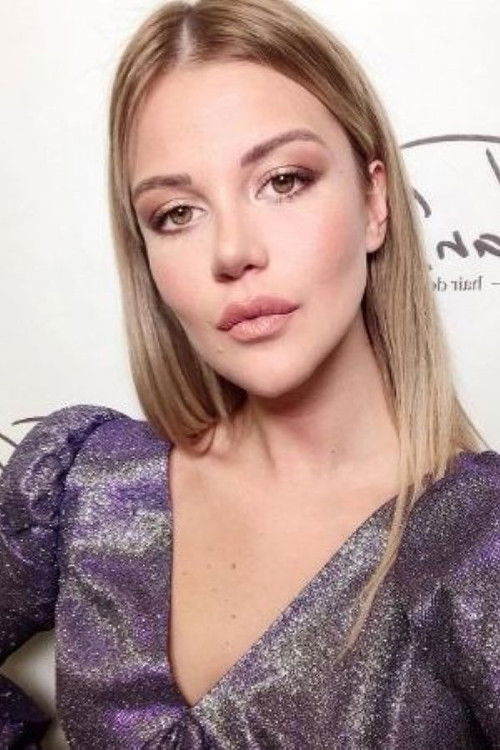 Aslı Turanlı as Selin