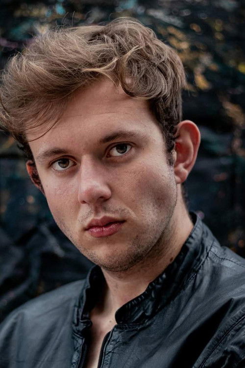 Paúl Valdivieso as Suco