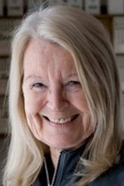 Bende Harris as Leonora