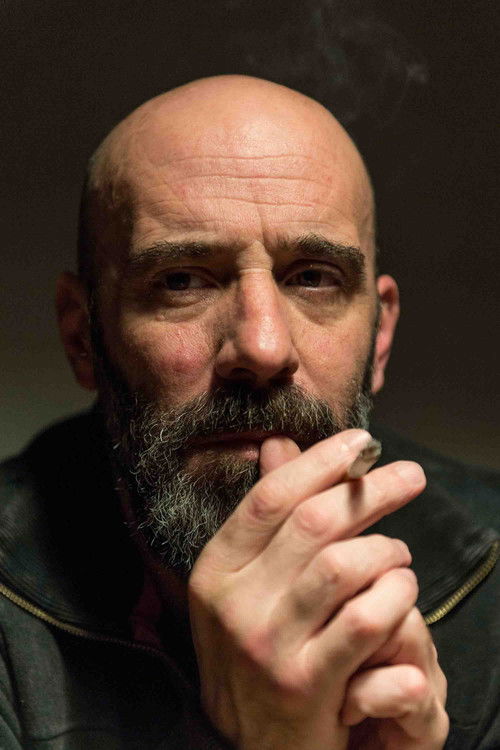 Federico Aimetta as Asistente