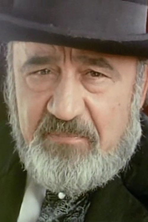 Costache Diamandi as Domnul Vasiliu