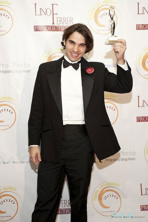 Julio Coutinho as Edilson