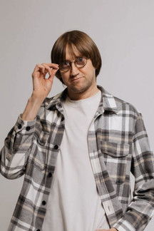 Konstantin Pushkin as Ведущий