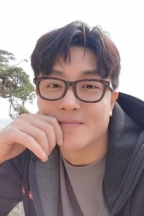 James as Kwang-chun (광춘)